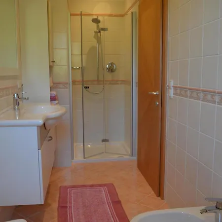 Apartment Moderne Mit Balkon Und Pool Merano