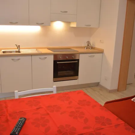 Moderne Mit Balkon Und Pool דירה *