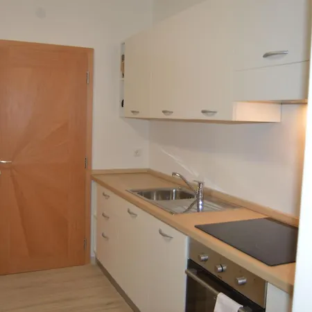 Moderne Mit Balkon Und Pool Apartment *